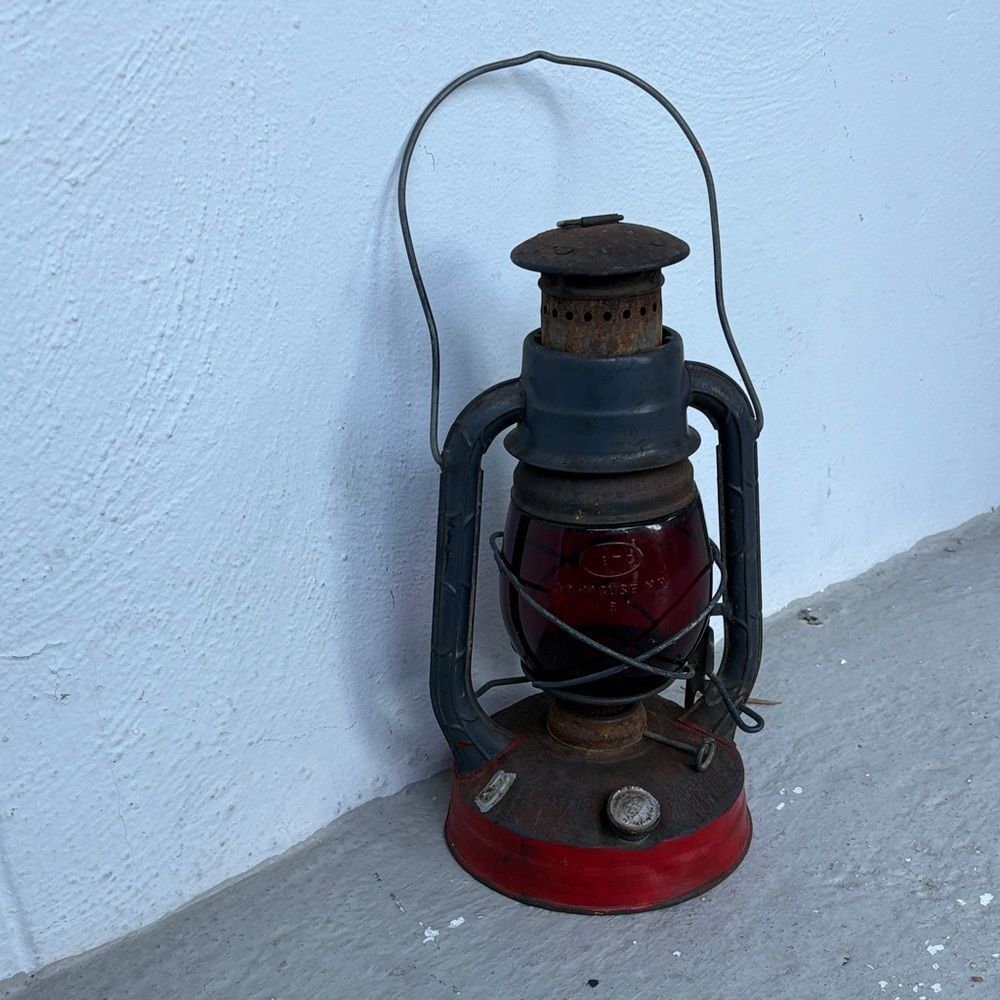 Antique Dietz little wizard swinging railroad oil lamp